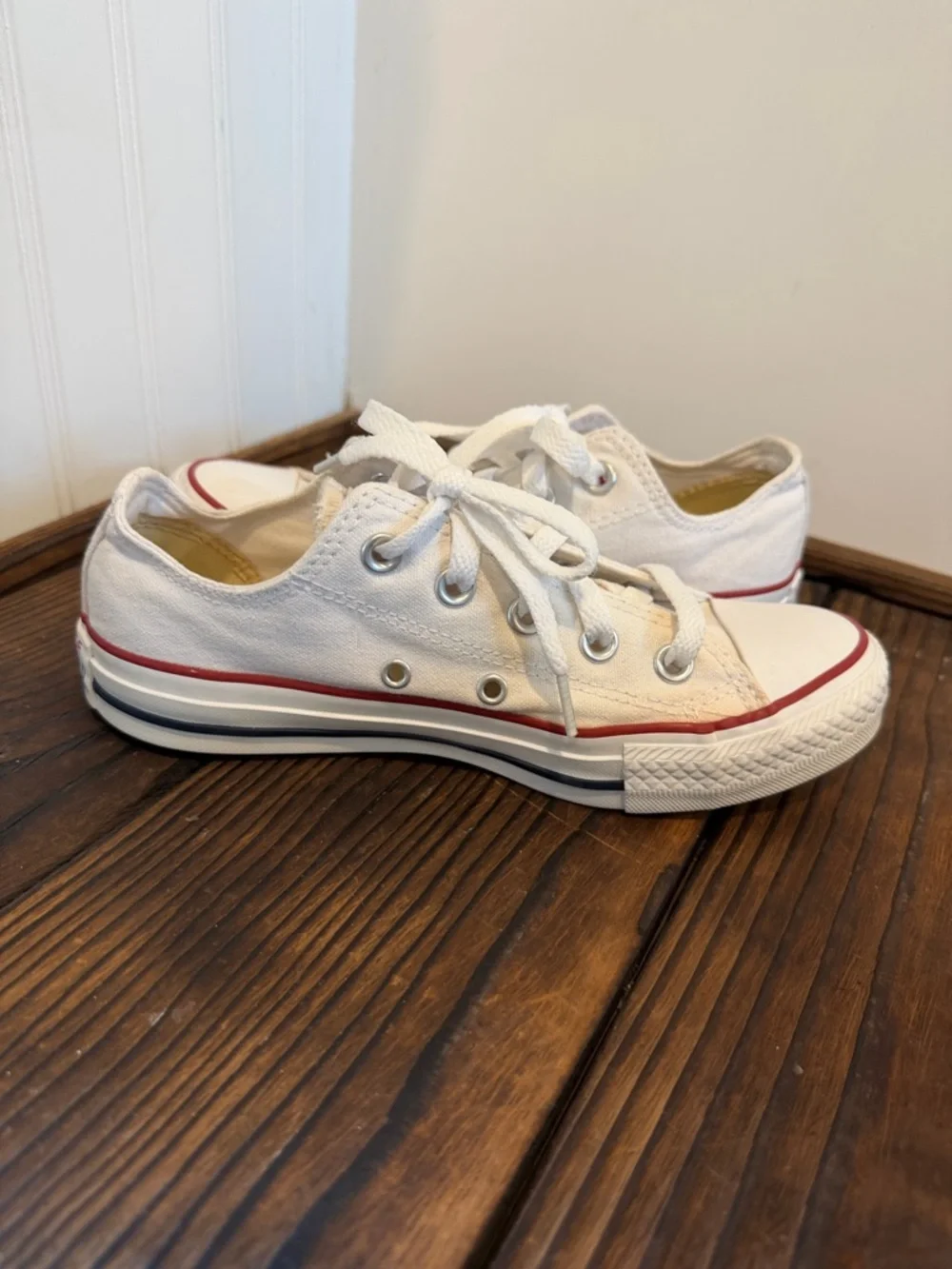 NWT Converse Classic Low Top Sneakers in Cream and Red Trim - Picture 5 of 7
